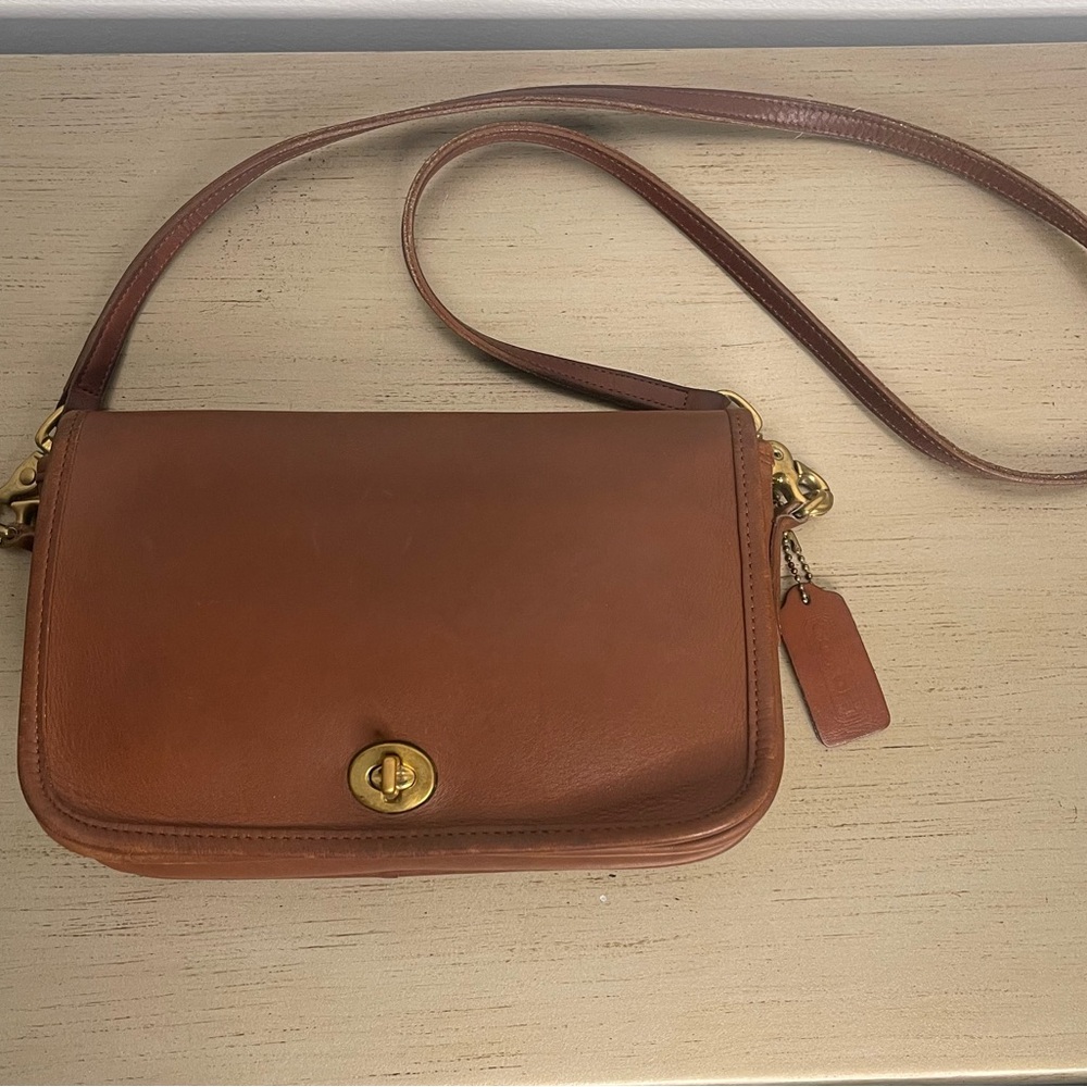 Vintage Coach Pocket Purse
Creed No M4C-9755 (1994). Made in the USA
10x6x2.5